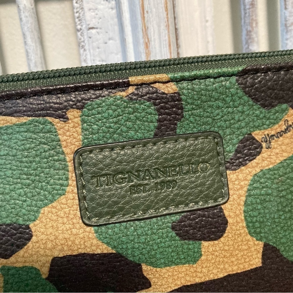 NEW Tignanello Green Leather Camo Zipper Top Crossbody Purse - Picture 6 of 7